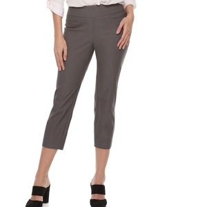 Apt9 Brynn Grey Mid Rise Capri Pants 